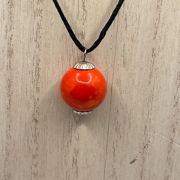 Red  and Black Necklace - Picture 3 of 8